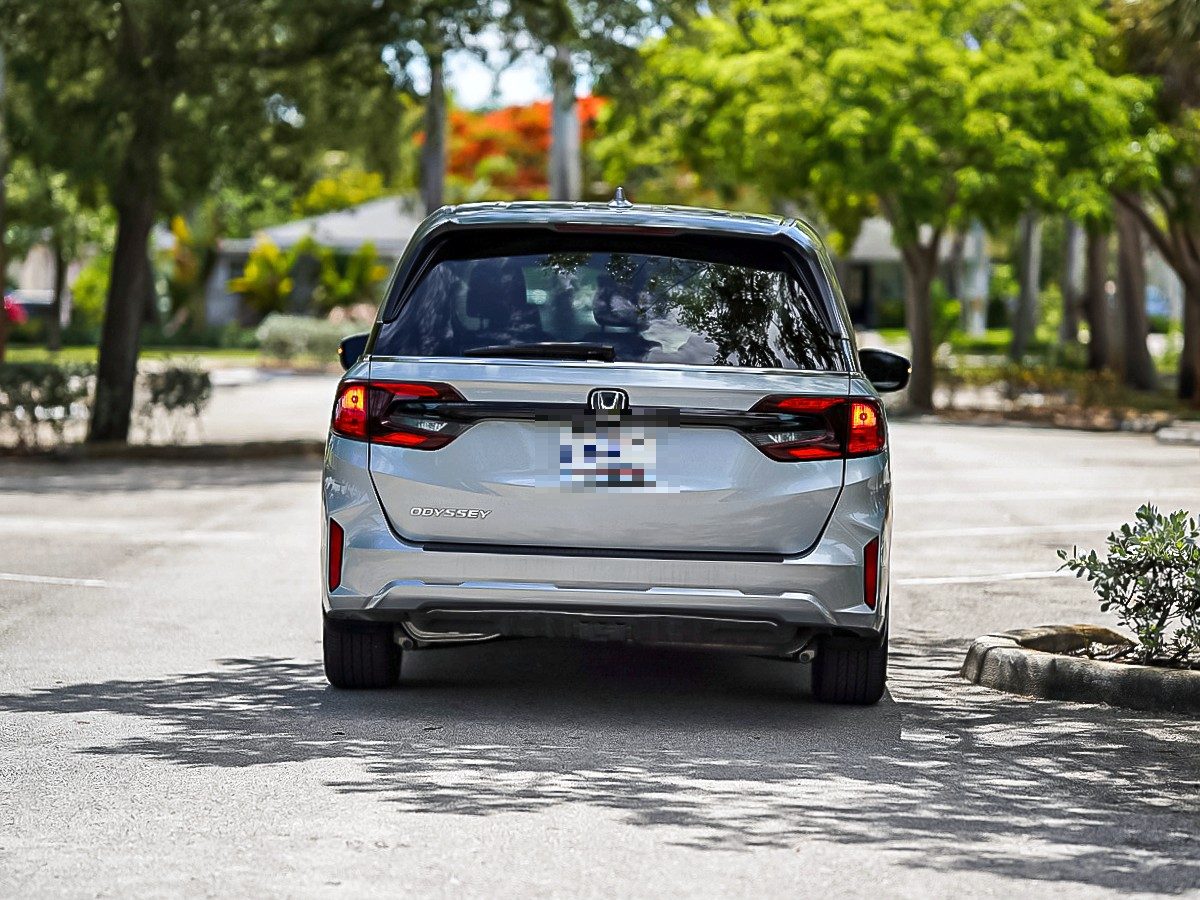 2025 Honda Odyssey rental car, photo 3