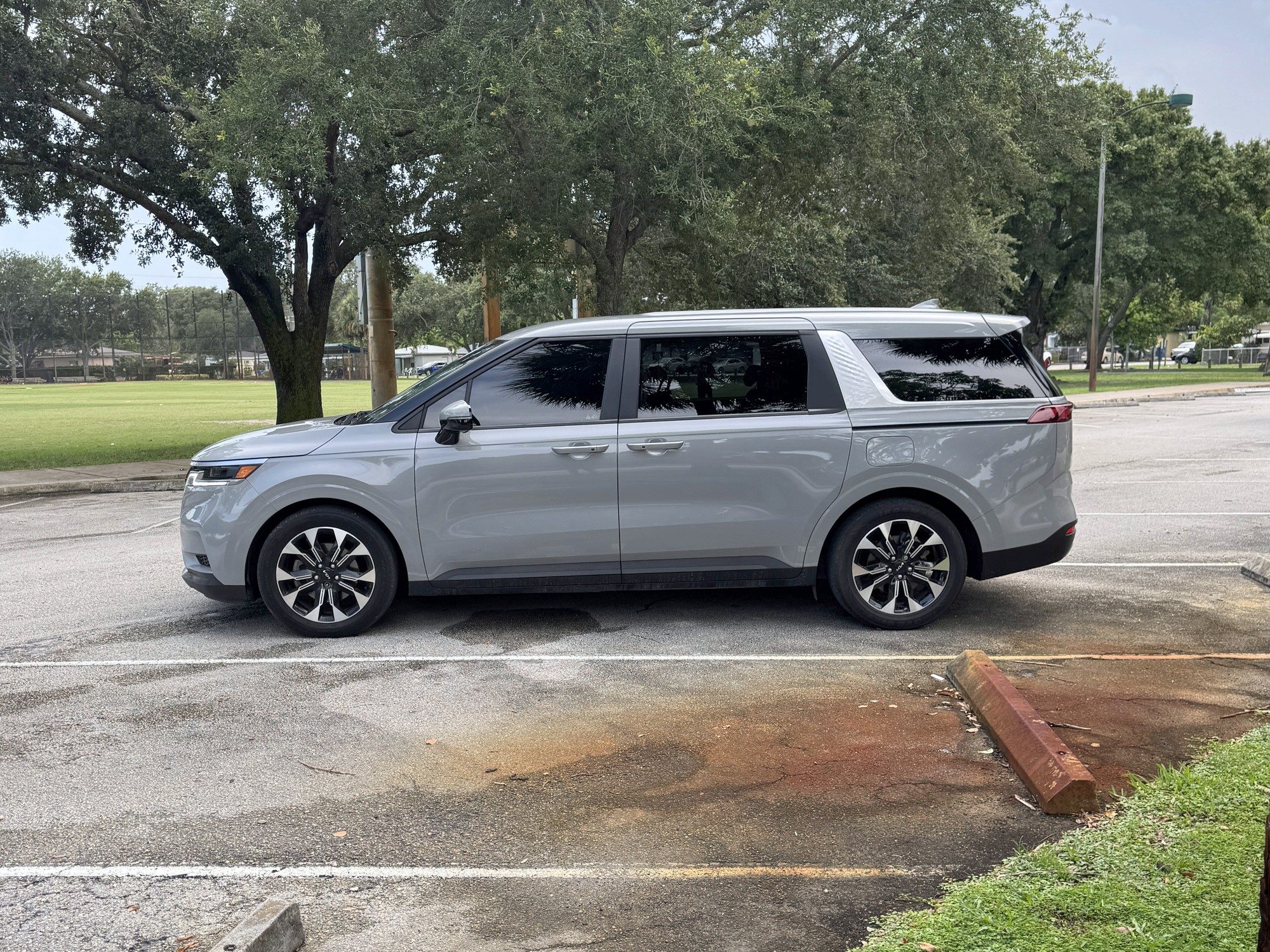 2024 Kia Carnival rental car, photo 2
