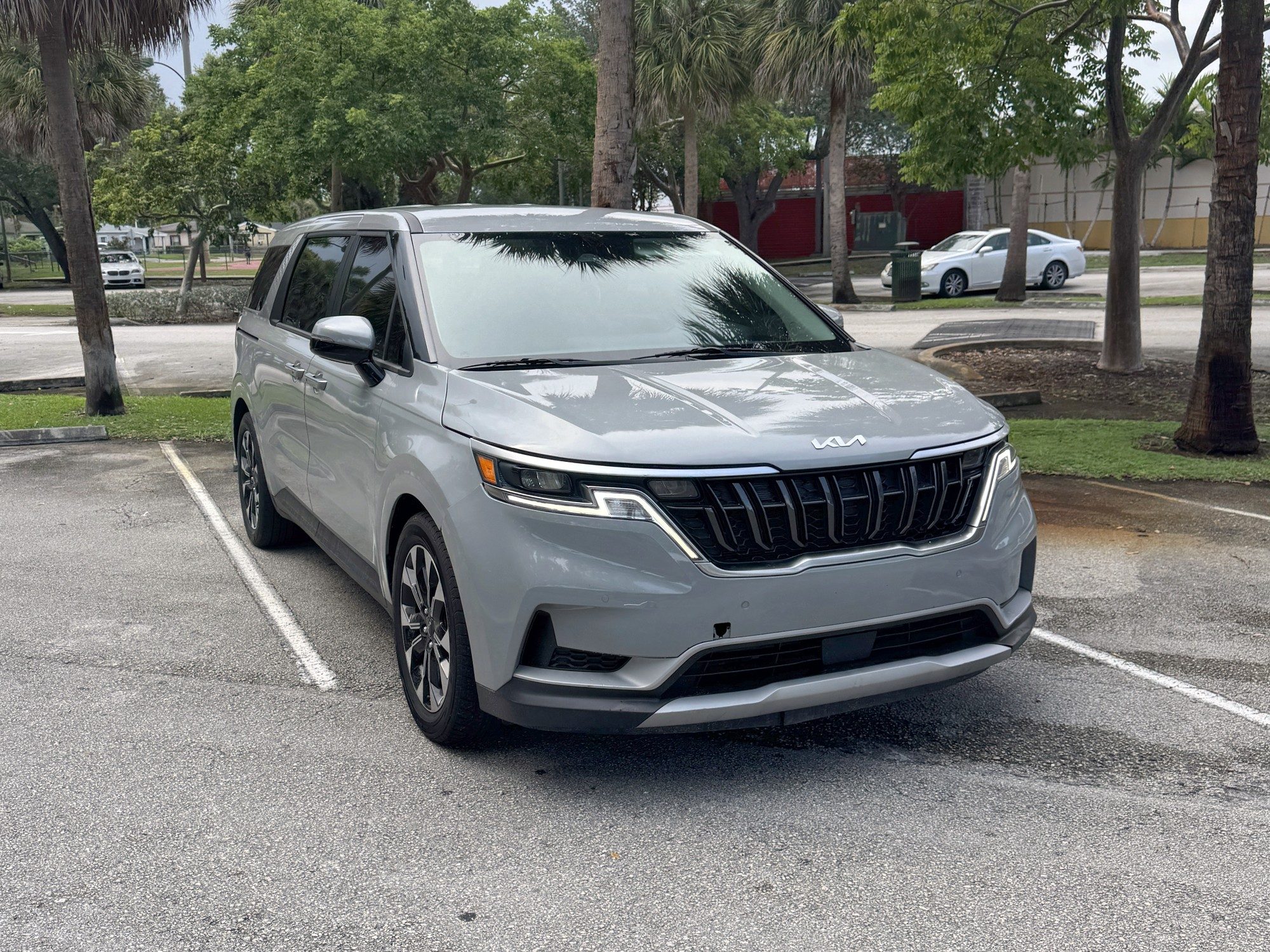 2024 Kia Carnival rental car, photo 3
