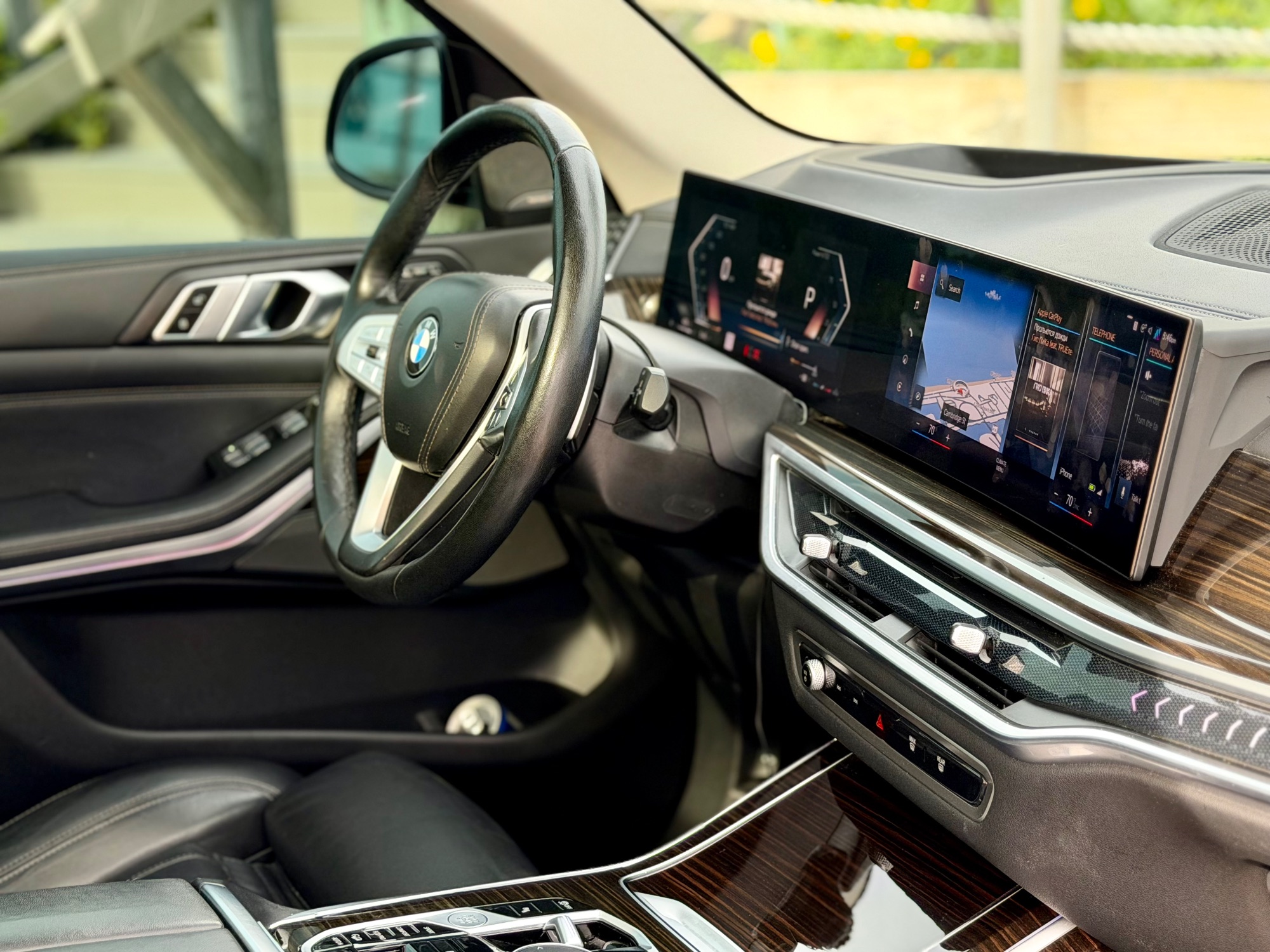2023 BMW X7 rental car, photo 3