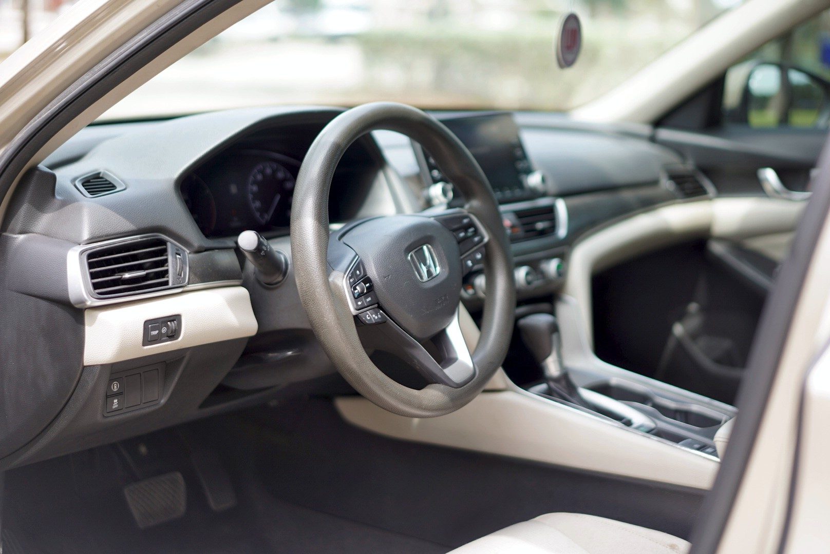 2018 Honda Accord rental car, photo 3
