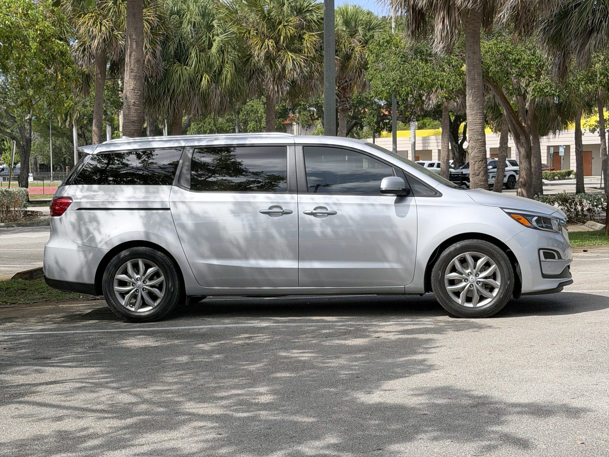 2020 Kia Sedona rental car, photo 2