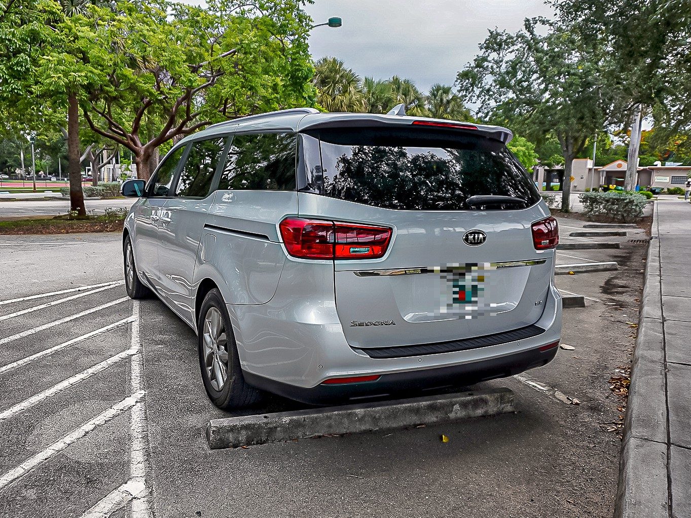 2020 Kia Sedona rental car, photo 3
