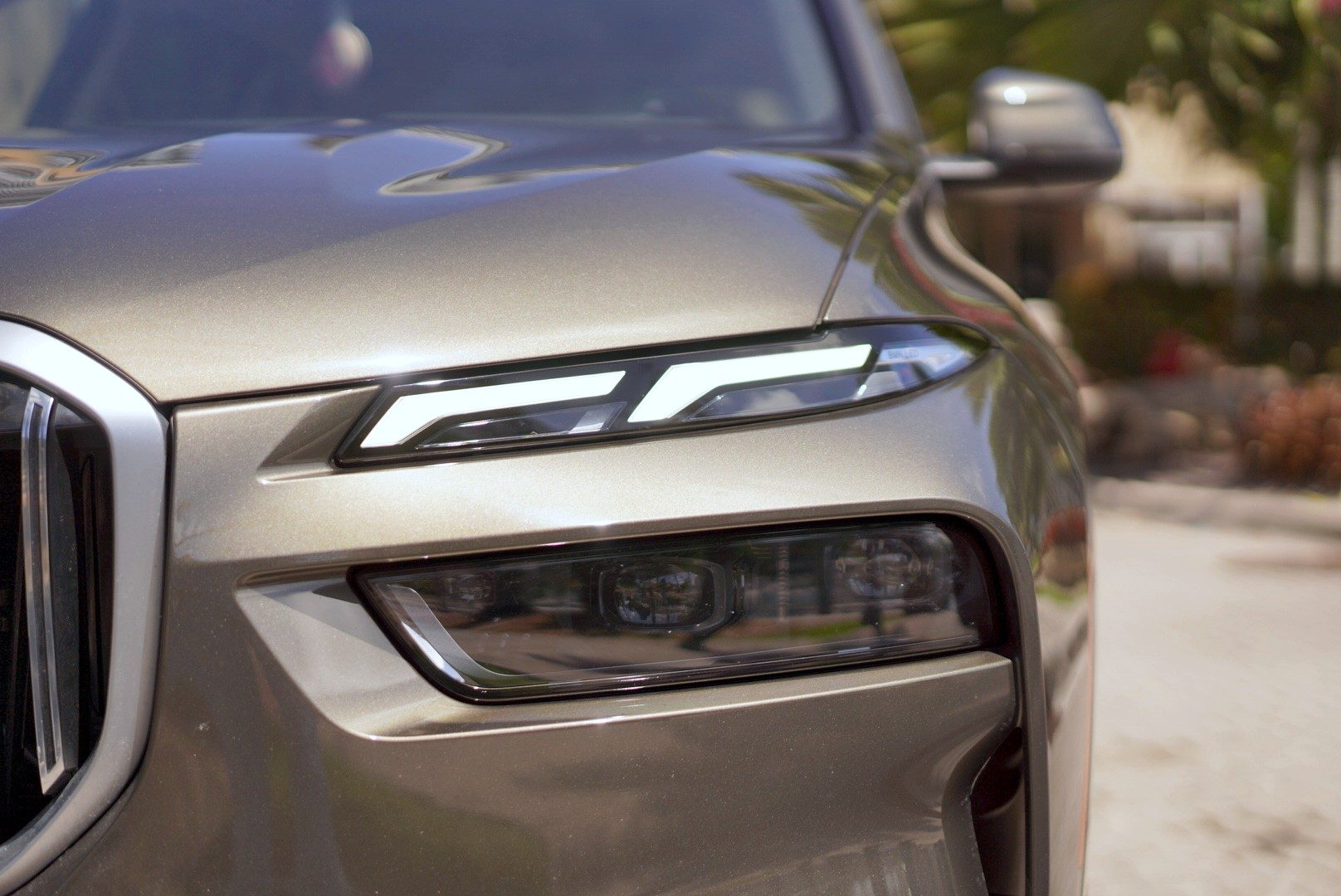 2025 BMW X7 rental car, photo 2
