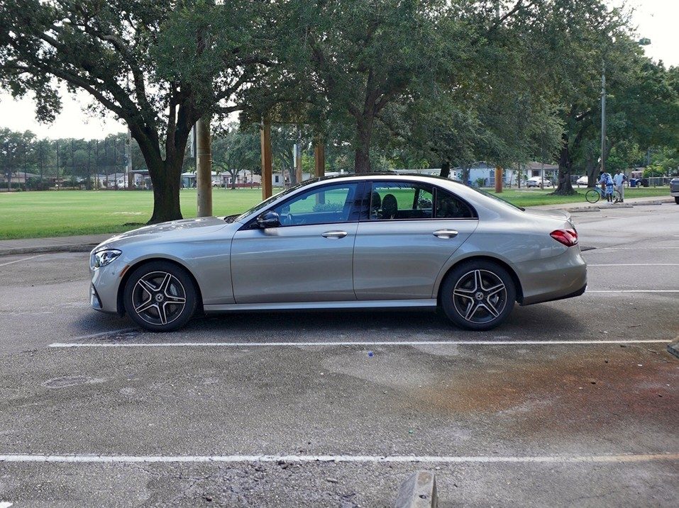 2023 Mercedes-Benz E350 rental car, photo 3
